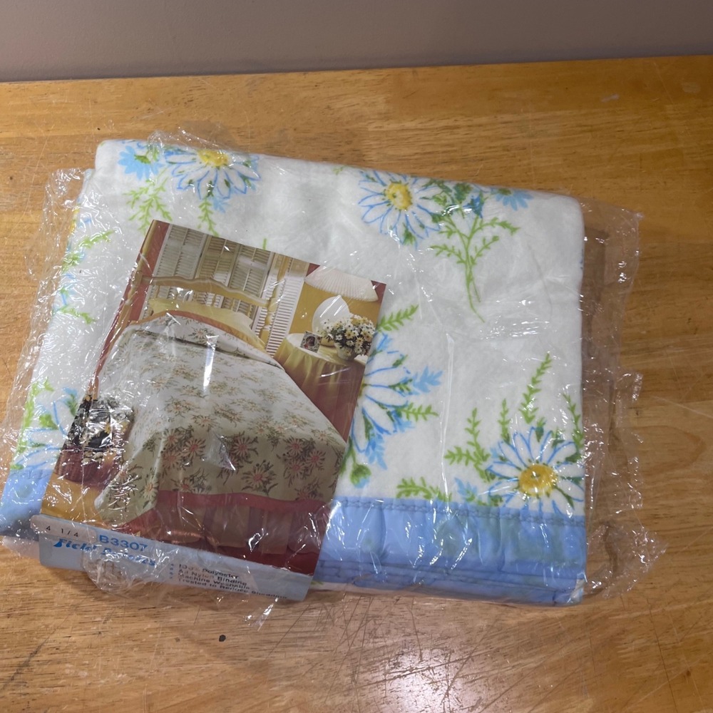 Vtg Beacon Field Daisies Blanket Blue Yellow Floral Twin Full 72x90 New Sealed